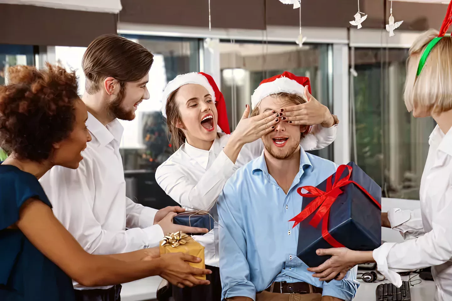 7 ways to celebrate holidays at a workspace
