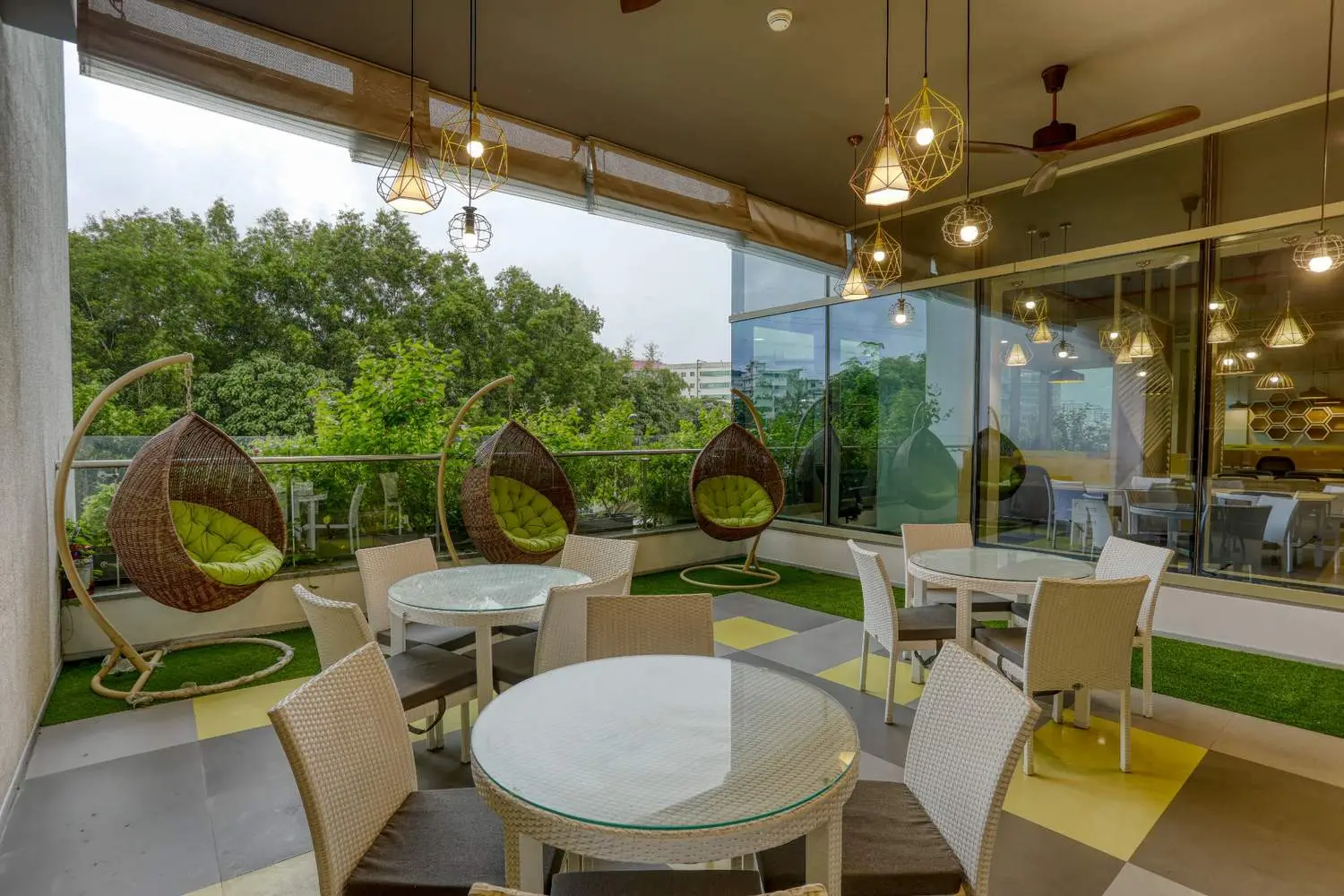 THE EVOLUTION OF WORKPLACE INTO BOUNDLESS OFFICE